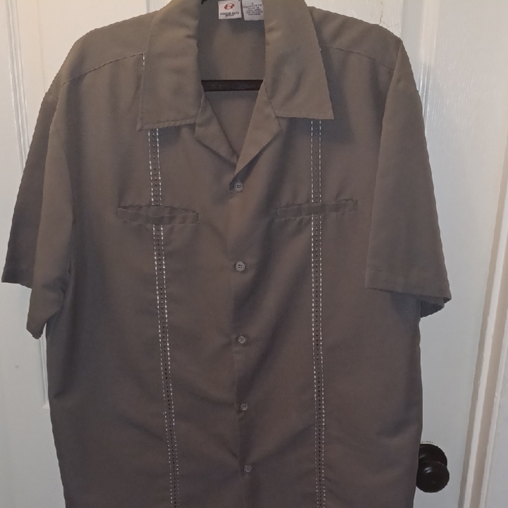 Men's Short Sleeve Button-Up Shirt in Gray